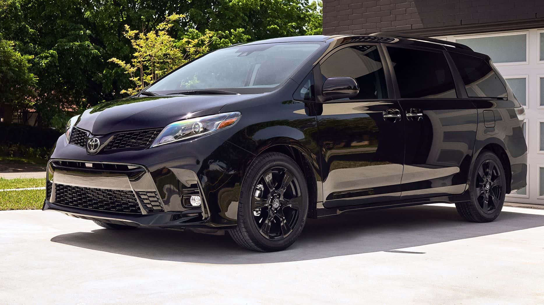 Best Minivan in Canada Reviews, Rankings and Photos